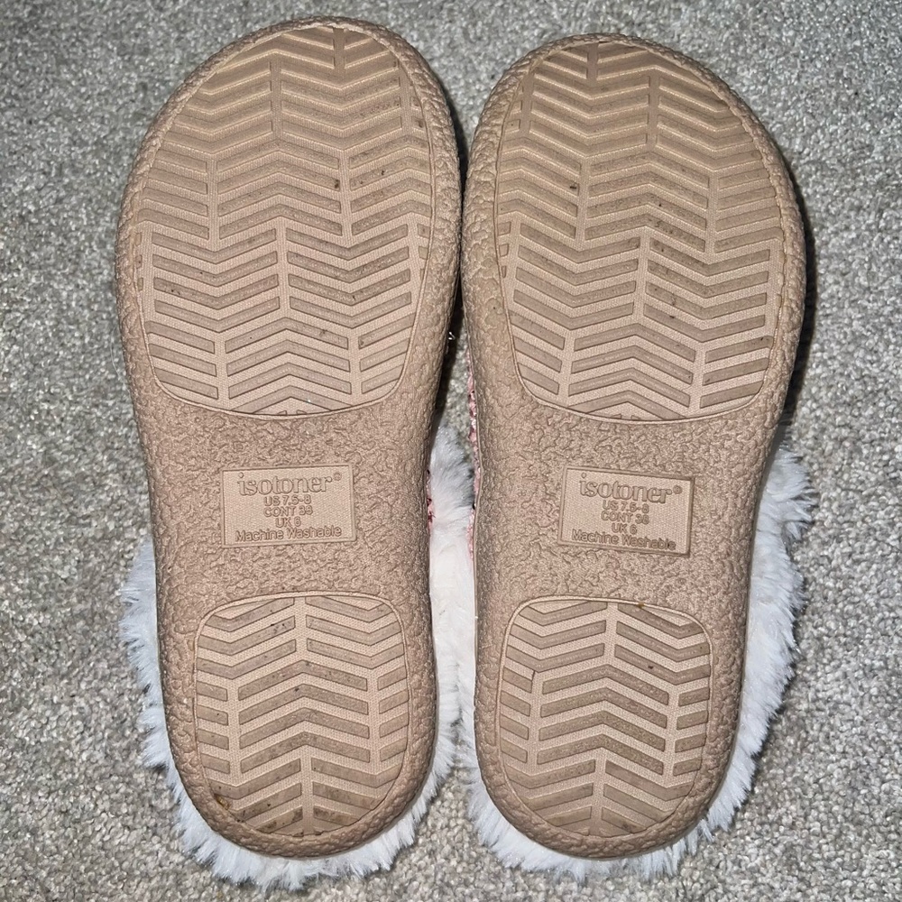Isotoner Women's Memory Foam Hoodback Comfort Slipper in Evening Sand Size 7.5-8 - Picture 5 of 9